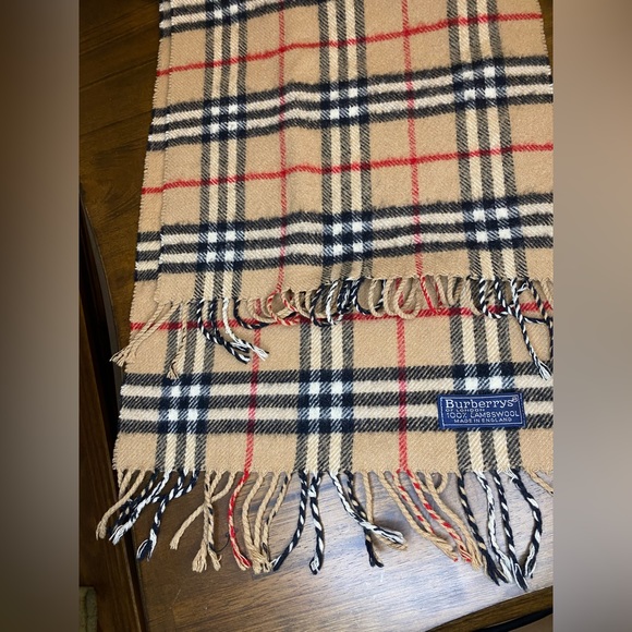Vintage Luxury Burberry Plaid Classic Scarf - Picture 5 of 8